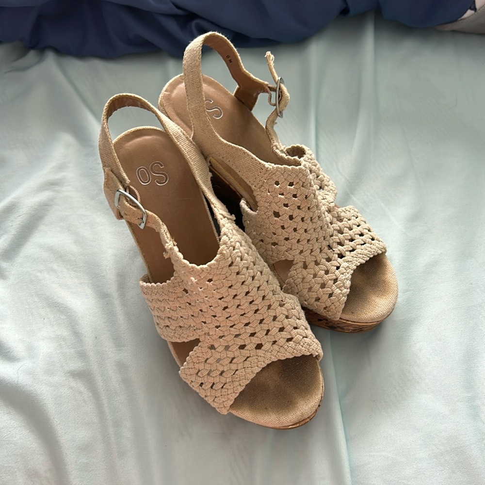 I’m trying to sell these So heels. Only wore once for a wedding